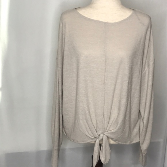 H&M Tops - H&M TOP WITH DOLAN SLEEVES IN BEIGE